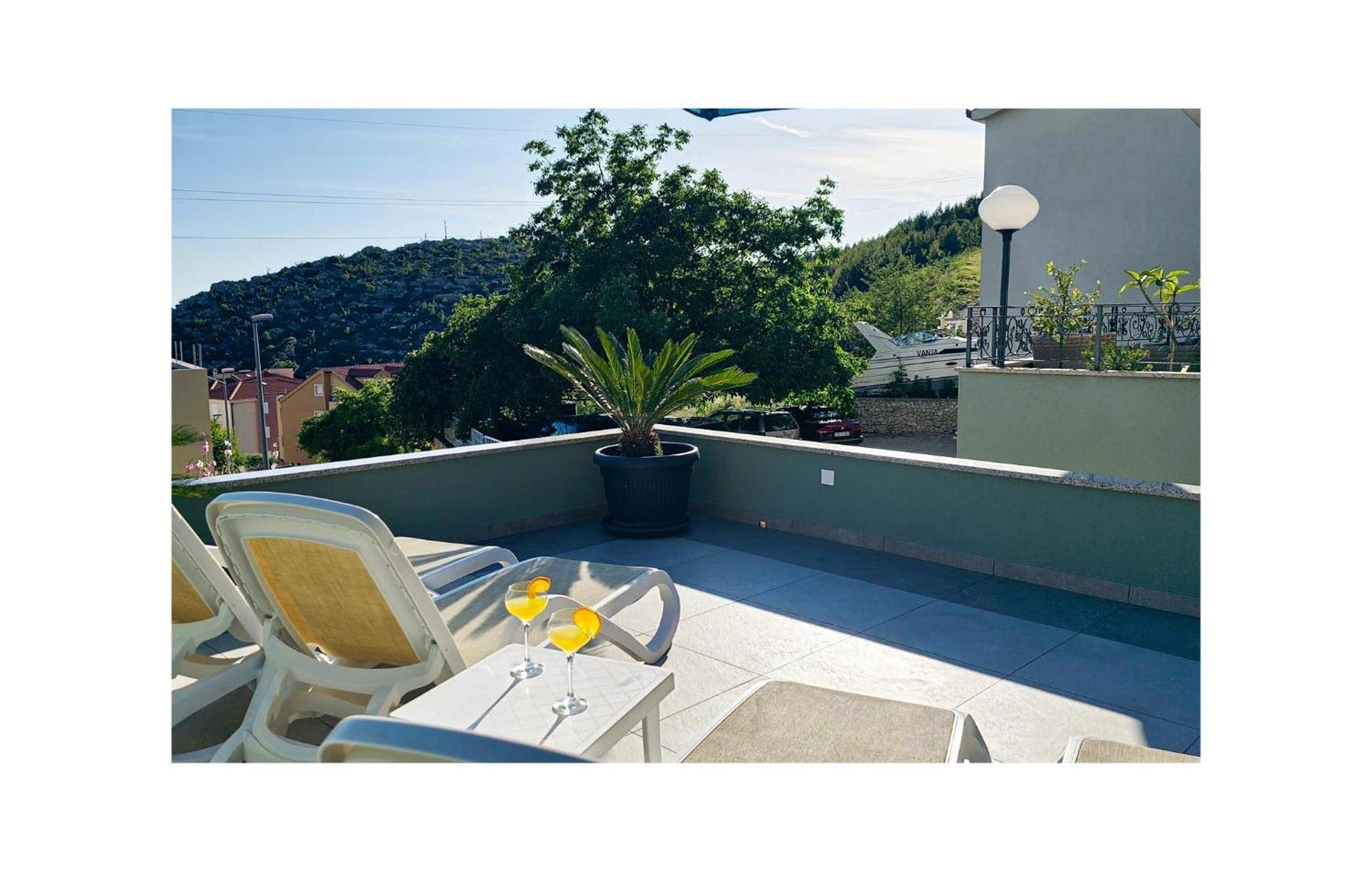 2 Bedroom Beautiful Apartment In 마카르스카 외부 사진